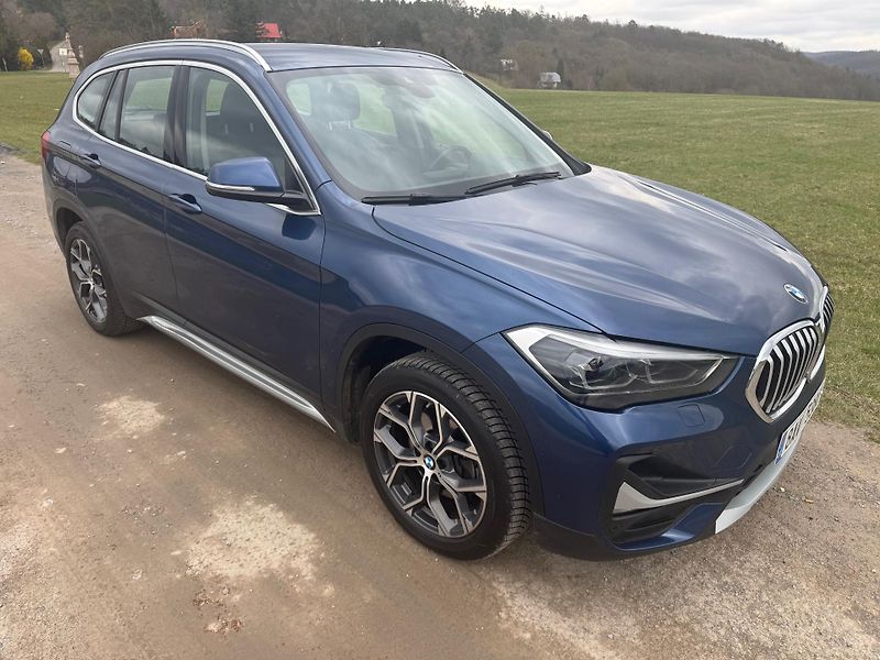 BMW X1 (2021) 18d X-DRIVE AT/8 X LINE ČR - fotka 2 z 30