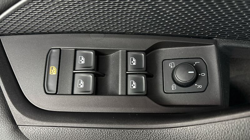 Škoda Octavia 2.0 TDI DSG Style Combi - fotka 21 z 25