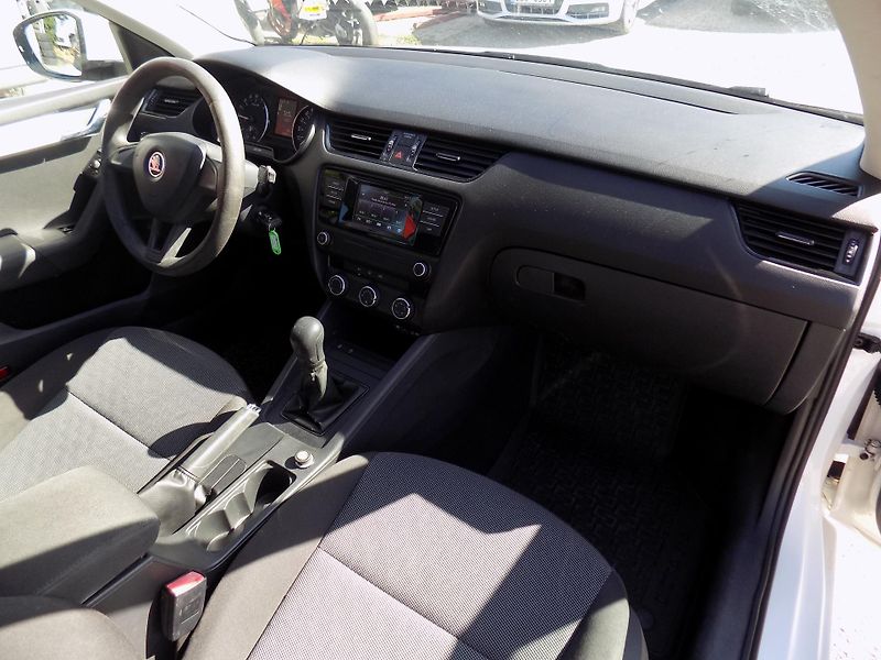 Škoda Octavia 1,6 TDI 81 KW NOVÉ ROZVODY!!! - fotka 28 z 38