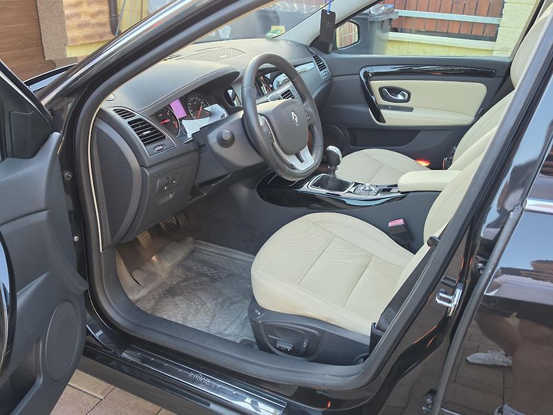 Renault Laguna 2.0dCi 131kW INITIALE*PANORAMA - fotka 11 z 58