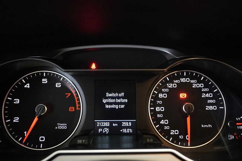 Audi A4 2.0 TFSI 162kW QUATTRO S-LINE - fotka 18 z 27