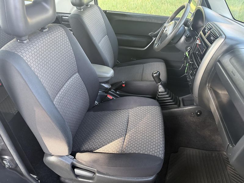 Suzuki Jimny 1,3i 4x4 TAŽNÉ - fotka 13 z 20