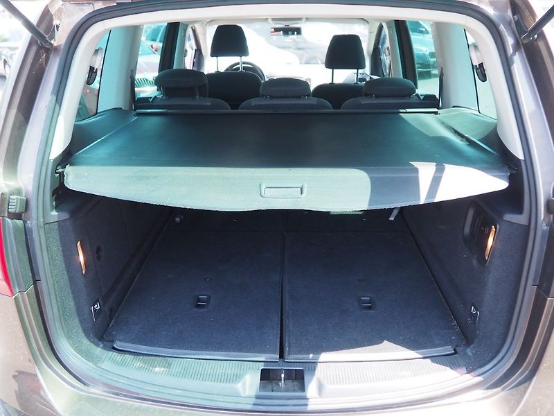 Volkswagen Sharan (2011) 2.0 TDI, 103 kW, 7 míst - fotka 12 z 31