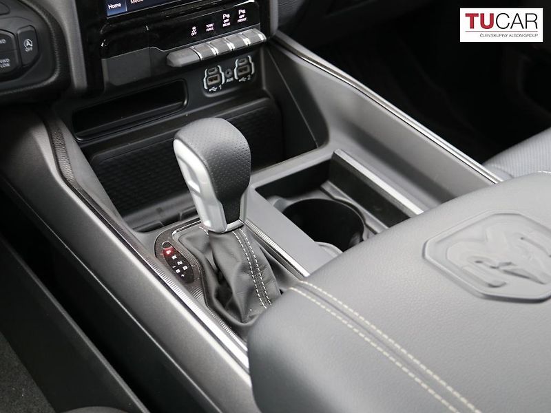 RAM 1500 (2024) Laramie 5.7 V8 HEMI E-Torque - fotka 24 z 38