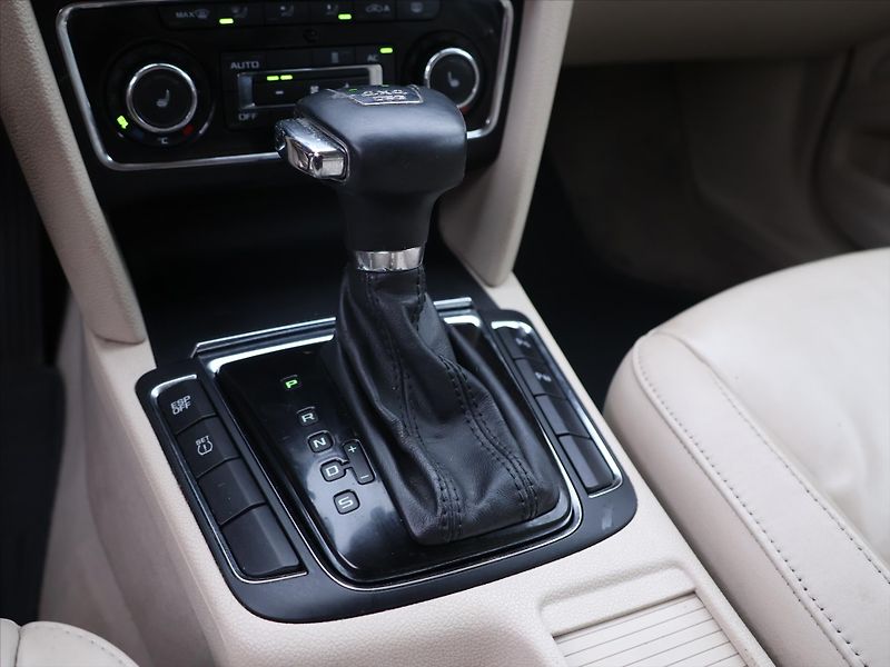 Škoda Superb 3,6 FSI 191kW Exclusive 1.Maj - fotka 19 z 28