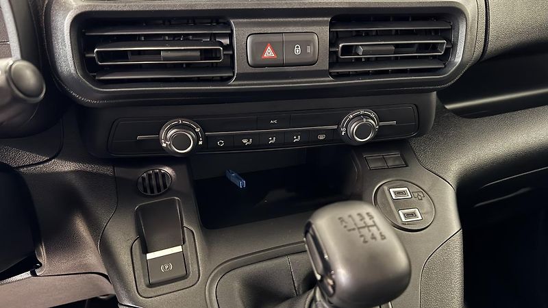 Opel Combo (2026) Elegance Plus L2H1 1.5CDTI MT6 - fotka 12 z 14