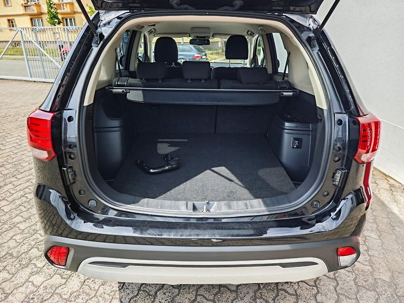 Mitsubishi Outlander (2021) 2.0 Mivec Diamant 2WD Kamera - fotka 6 z 44