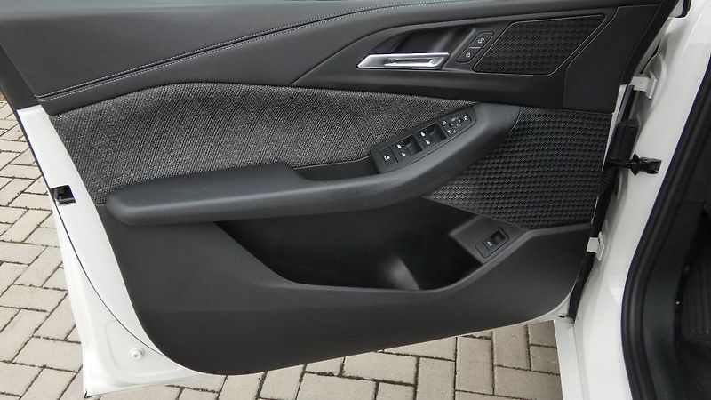 BMW Řada 2 218i Active Tourer aut. - fotka 8 z 24