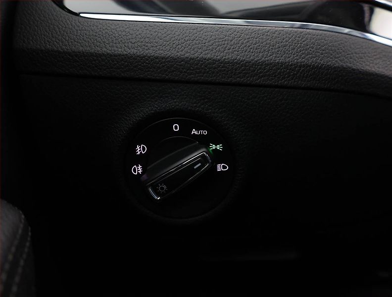 Škoda Superb (2020) Laurin&Klement iV 1.4 TSI PHEV - fotka 15 z 20