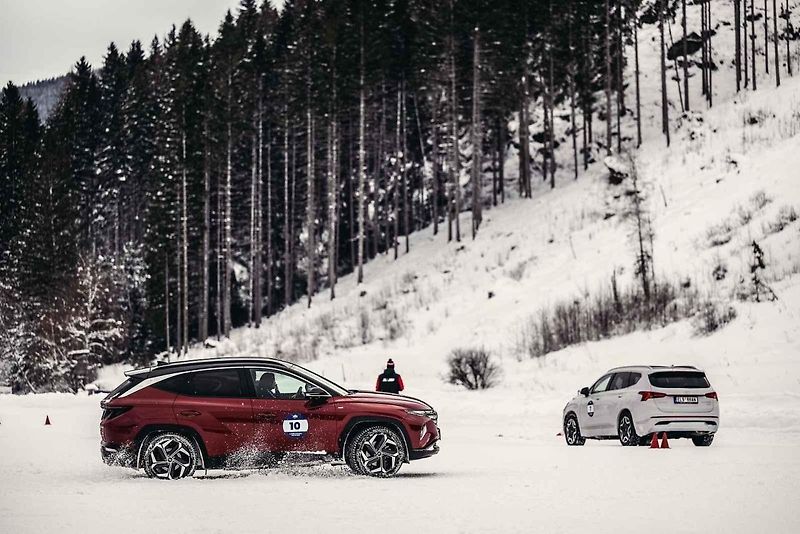 Testování vozů Hyundai s pohonem 4x4 na sněhu a ledu