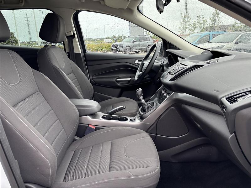 Ford Kuga 1,6 EcoBoost 110kW Trend - fotka 15 z 30