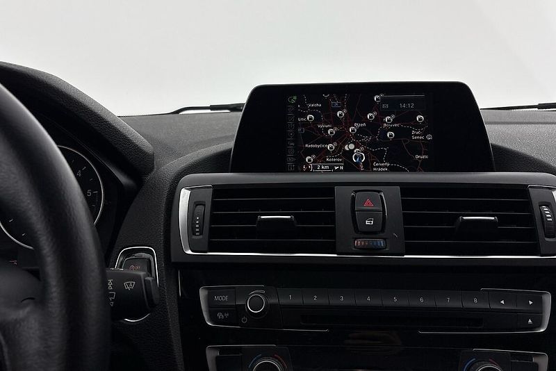 BMW Řada 1 118d xDrive - fotka 8 z 13