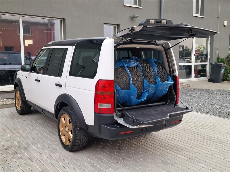 Land Rover Discovery 2.7 TDV6 140kW 4x4 - fotka 36 z 42