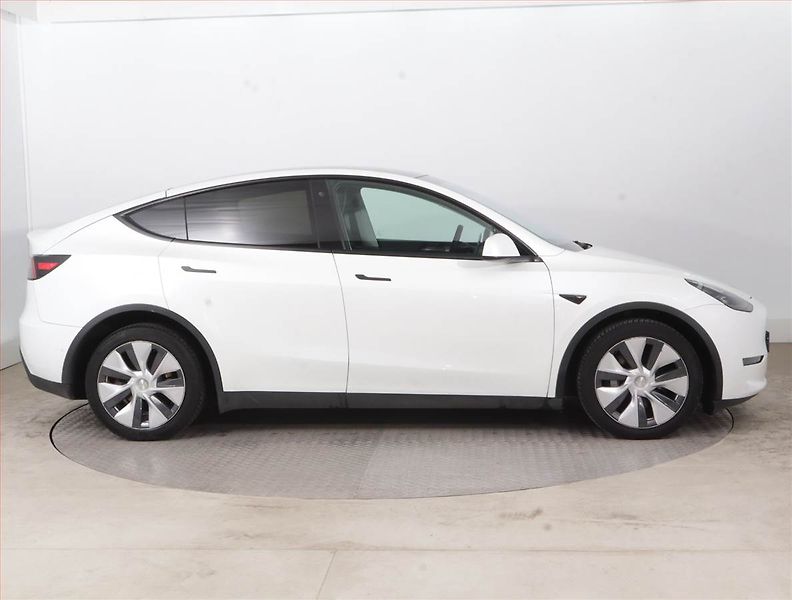 Tesla Model Y (2022) Long Range AWD 79kWh, SoH 88% - fotka 6 z 21