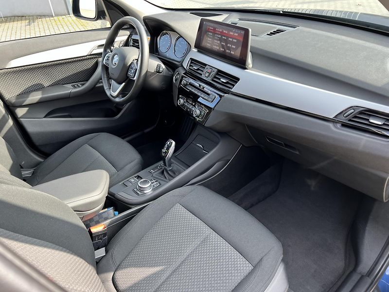 BMW X1 20d x-Drive Led HK  - fotka 11 z 25