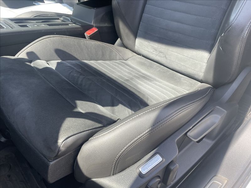Volkswagen Passat 2,0 TDI 140kW BMT 4MOT DSG Hig - fotka 23 z 42