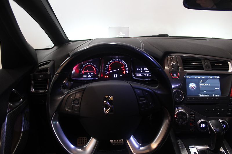 Citroën DS5 (2013) 2.0HDI Automat 120kW Navi ČR - fotka 31 z 36