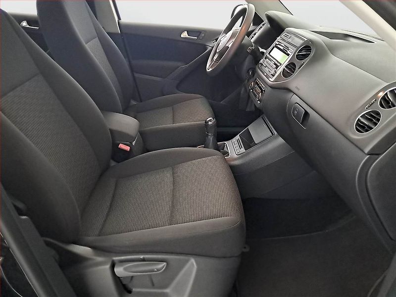 Volkswagen Tiguan (2011) 2.0 TDI, Serv.kniha - fotka 9 z 15