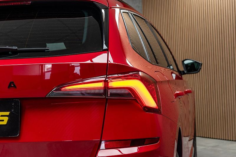 Škoda Kamiq 1.0 TSI MonteCarlo*TAŽNÉ*ČR 1M - fotka 39 z 44