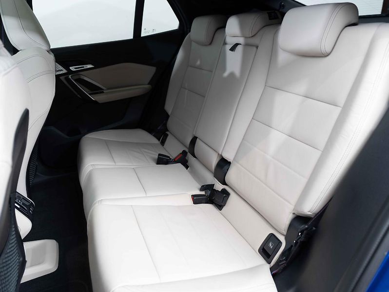 BMW iX2 xDrive30 - fotka 21 z 22