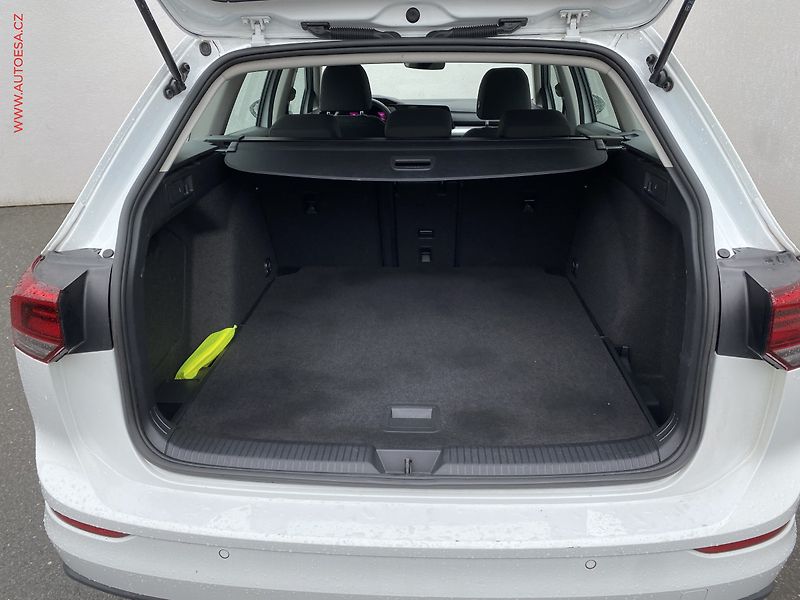 Volkswagen Golf (2022) 2.0 TDi, 2.maj,ČR, Life, LED - fotka 7 z 17