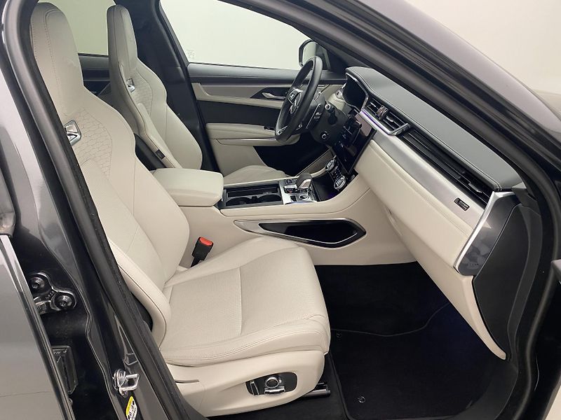 Jaguar F-Pace D300 R-DYNAMIC HSE AWD AUT CZ - fotka 23 z 48