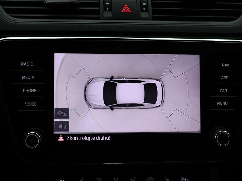 Škoda Superb 2,0 TDI DSG 4x4 Sportline DPH - fotka 25 z 36