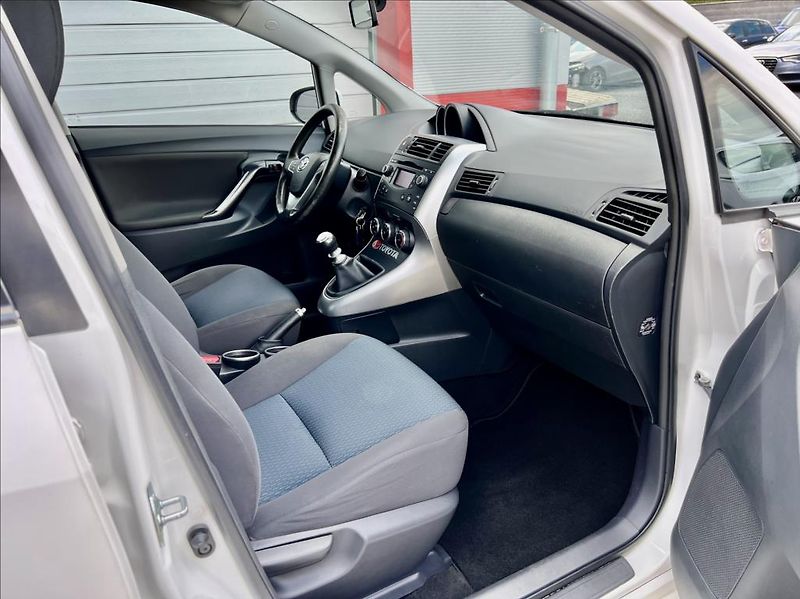 Toyota Verso 1,6 D-4D KLIMA - fotka 20 z 36