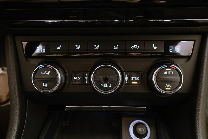 Škoda Superb 1,6 TDI 88 kW NAVI Ambition Zá - fotka 20 z 29