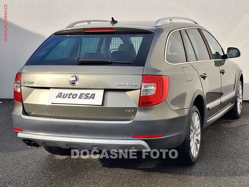 Škoda Superb (2014) 2.0TDi 4x4, Elegance, DSG - fotka 4 z 18