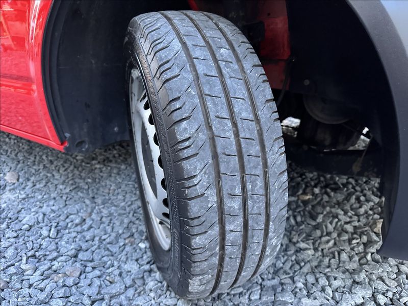 Volkswagen Transporter 2,0 TDI DSG LONG DPH 1.maj ČR - fotka 47 z 50