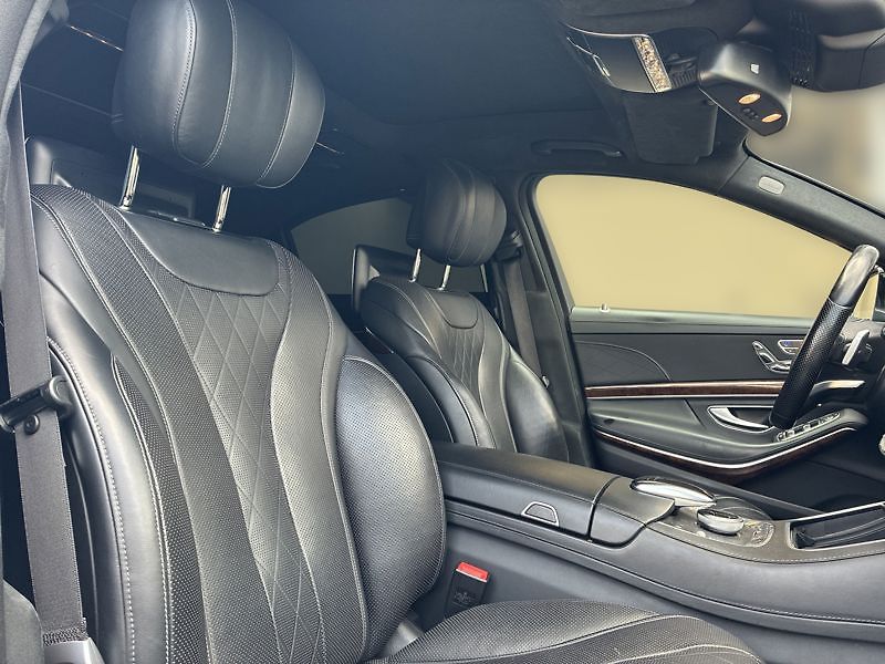 Mercedes-Benz Třídy S 500 4MATIC L - fotka 16 z 18