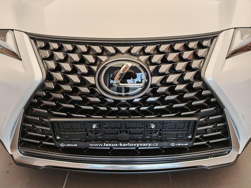 Lexus UX 300h Business TECH - fotka 7 z 36