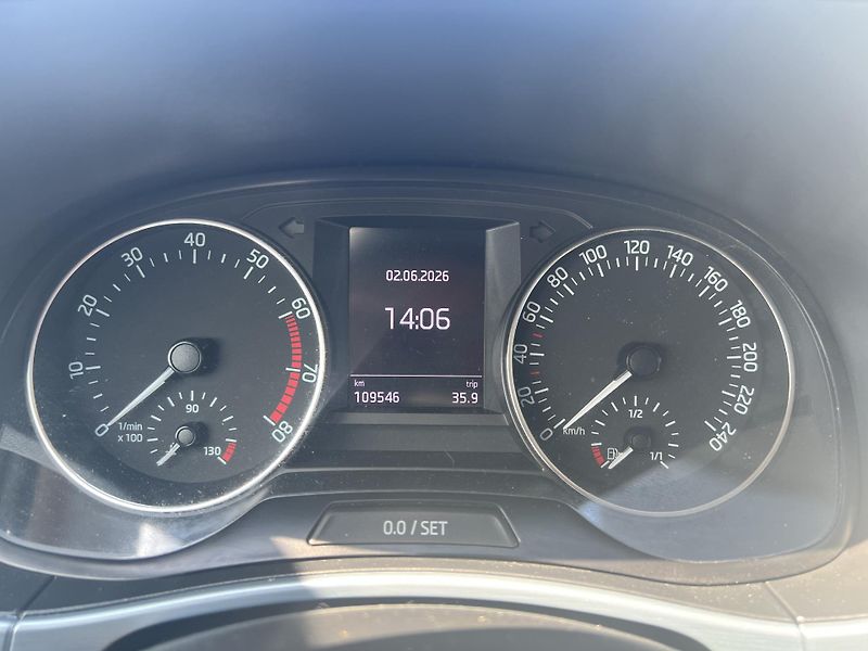 Škoda Fabia 1.0TSi 70kw TEMPOMAT TAŽNÉ ALU - fotka 19 z 44
