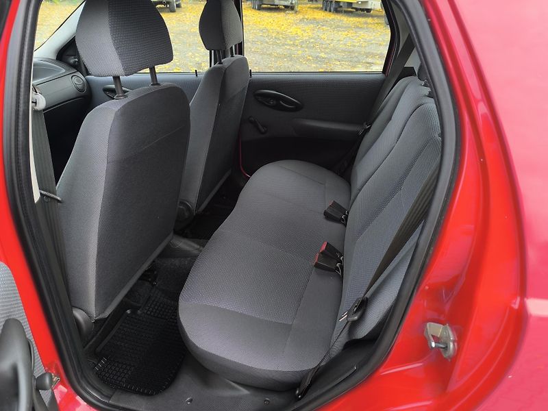 Fiat Punto (2005) 1.3 DOLOŽENÉ KM,SERVISNÍ KN - fotka 10 z 26