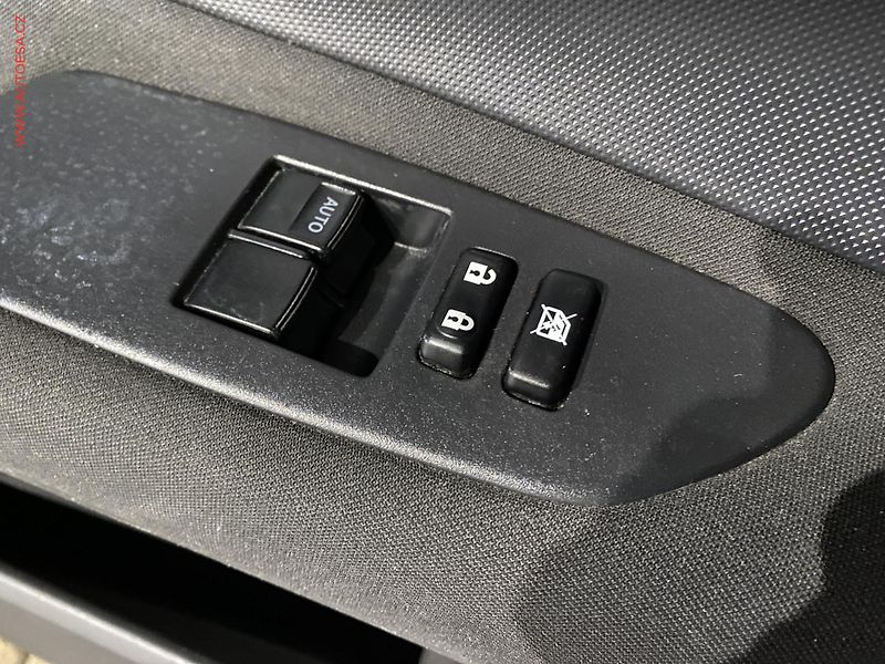 Toyota Auris (2009) 1.3 VVT-i, 1.maj,ČR, Terra - fotka 11 z 16
