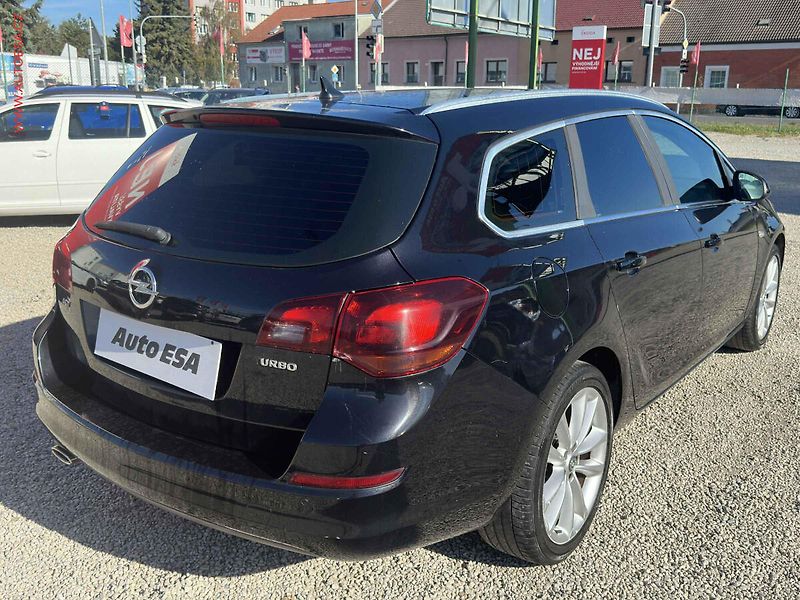 Opel Astra (2011) 1.4 T, 1.maj, AC, tempo - fotka 4 z 18