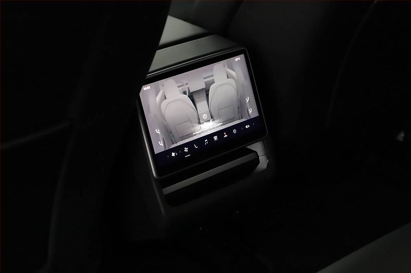 Tesla Model 3 (2024) Long Range 4WD 79kWh, SoH 89% - fotka 15 z 21