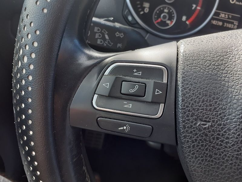 Volkswagen Golf (2011) VI 1.2 TSi - fotka 9 z 41