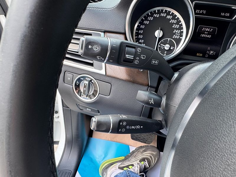 Mercedes-Benz GL (2014) 500 4MATIC - fotka 23 z 42