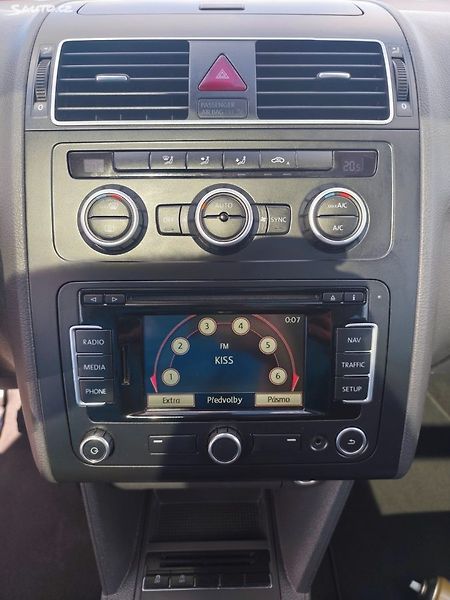 Volkswagen Touran (2014) - fotka 26 z 42