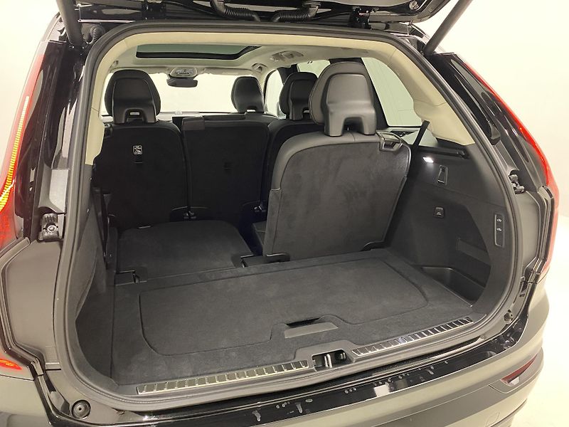 Volvo XC90 (2026) T8 AWD Plug-in DARK ULTRA - fotka 23 z 76