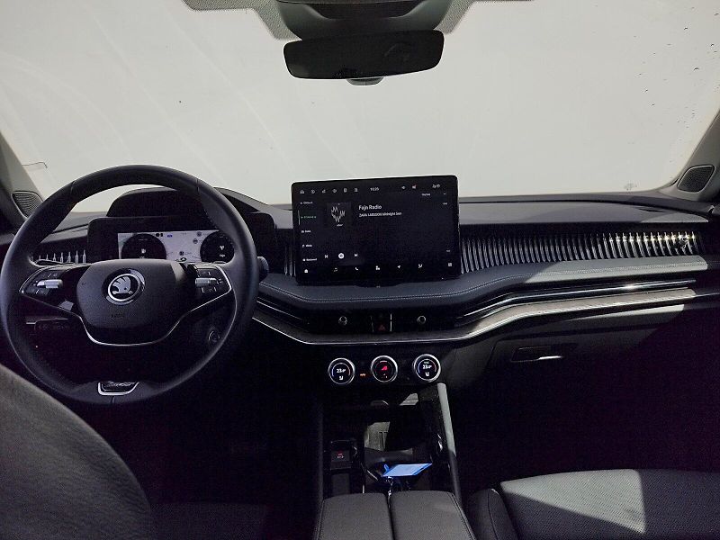 Škoda Superb (2024) L&K 2,0 Tdi 142 Kw 4x4 DSG - fotka 5 z 46