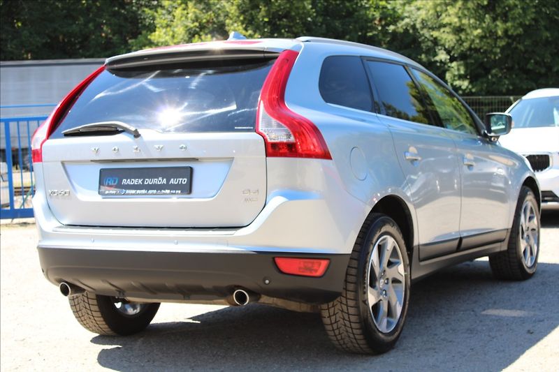 Volvo XC60 2,4 D4  ČR,A/T,4x4,OCEAN RACE - fotka 5 z 39