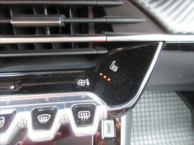 Peugeot 208 1,2 PureTech Allure, LED, Nové - fotka 22 z 29