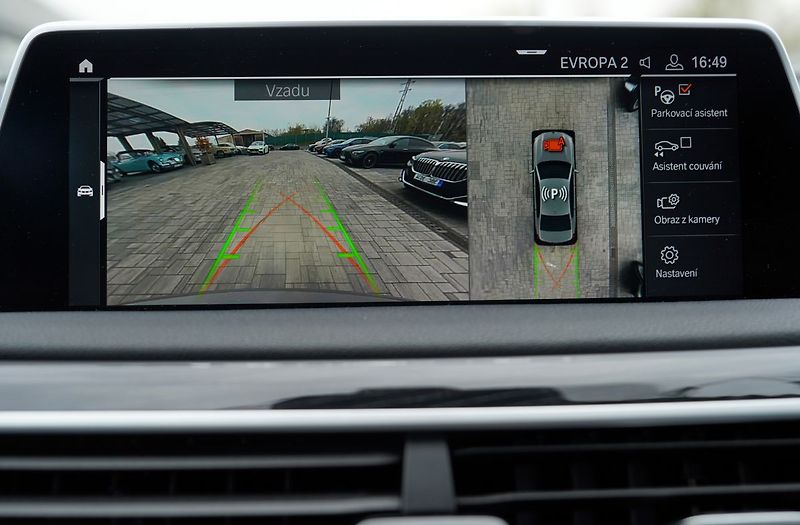 BMW Řada 7 730d xDrive/Mpaket/9AT/Lasery - fotka 45 z 47