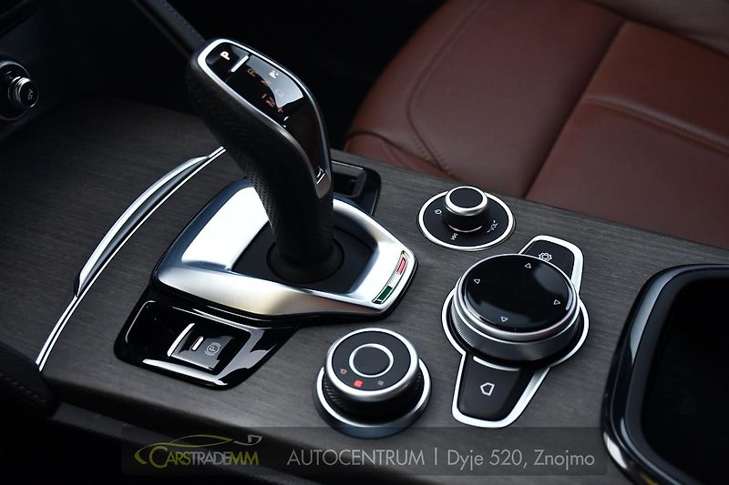 Alfa Romeo Stelvio 2,2 JTDm Q4 154kW TAŽNÉ - fotka 34 z 53