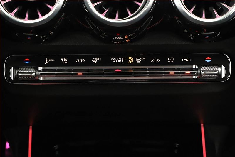 Mercedes-Benz GLB (2025) 200 d 4MATIC, AMG Line - fotka 19 z 20
