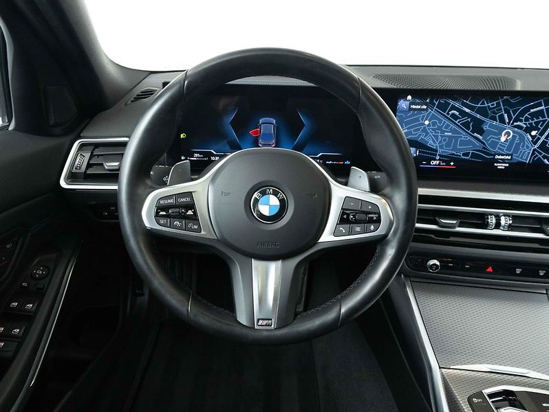 BMW Řada 3 330i xDrive - fotka 13 z 22
