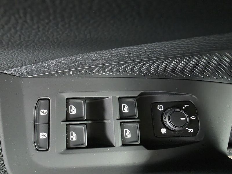 Škoda Superb Combi DSG 4M 2,0TDi 142kW L&K - fotka 17 z 28